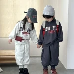 【80-130cm】 英字 ハーフジッパー セットアップ
