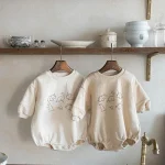 【66-90cm】 恐竜プリント ロンパース