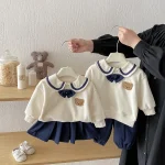 【73-110cm】スウェット セットアップ ベビー 男女兼用 セーラー風 バイカラー 熊柄 - 画像 (2)