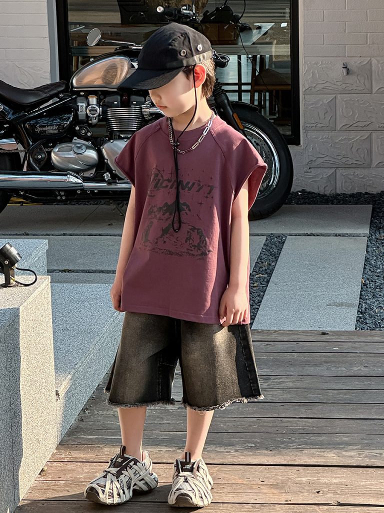 オーバーサイズのブラック半袖Tシャツ、ストリートファッション、男の子カジュアルウェア