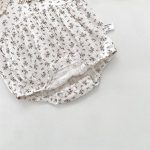 【66-90cm】長袖ロンパース レース付け 折り襟 小花柄 帽子付き - 画像 (12)
