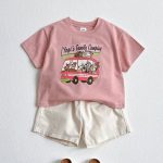 【80-130cm】半袖Tシャツ アニマル ファミリーがバスで冒険 - 画像 (9)