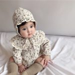 【66-90cm】長袖ロンパース レース付け 折り襟 小花柄 帽子付き - 画像 (14)