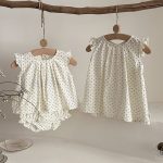【73-100cm】2点セットORワンピース ハート柄 フリル袖 トップス＆ショートパンツ - 画像 (2)