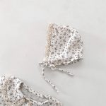 【66-90cm】長袖ロンパース レース付け 折り襟 小花柄 帽子付き - 画像 (11)