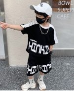 【120‐150cm】セットアップ 男の子 韓国系 カジュアル 配色 アルファベット 半袖 Tシャツ＋ショートパンツ - 画像 (9)