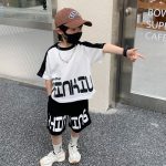 【120‐150cm】セットアップ 男の子 韓国系 カジュアル 配色 アルファベット 半袖 Tシャツ＋ショートパンツ - 画像 (4)