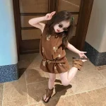 【90-160cm】セットアップ 女の子 2色展開 プリント ベルト付き トップス ベスト ボトムス ショートパンツ - 画像 (3)