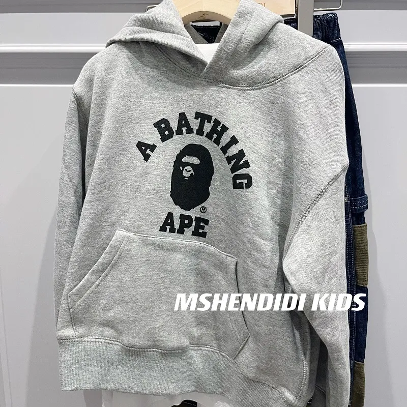 グレー