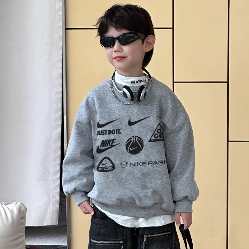 グレー