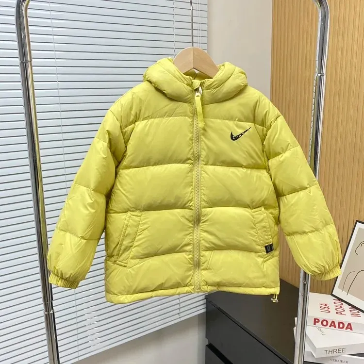 イエロー