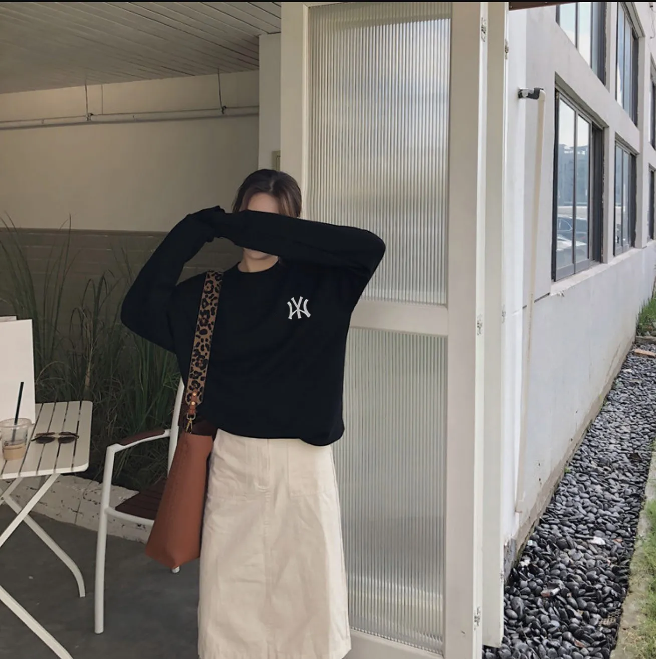 ブラック