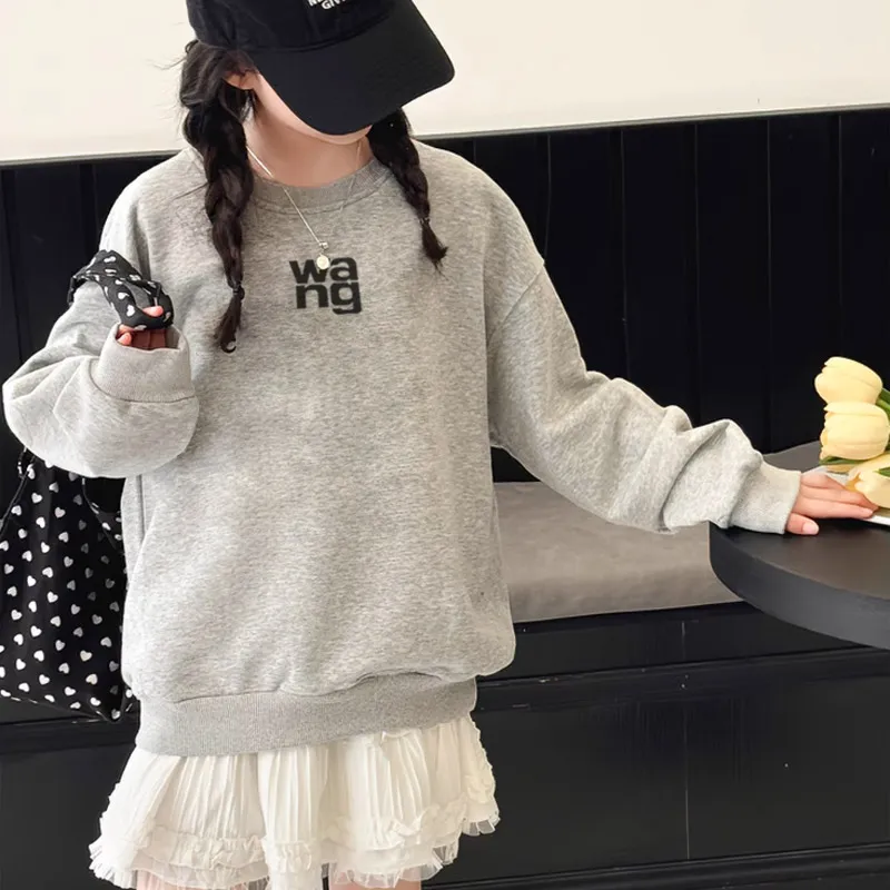 グレー