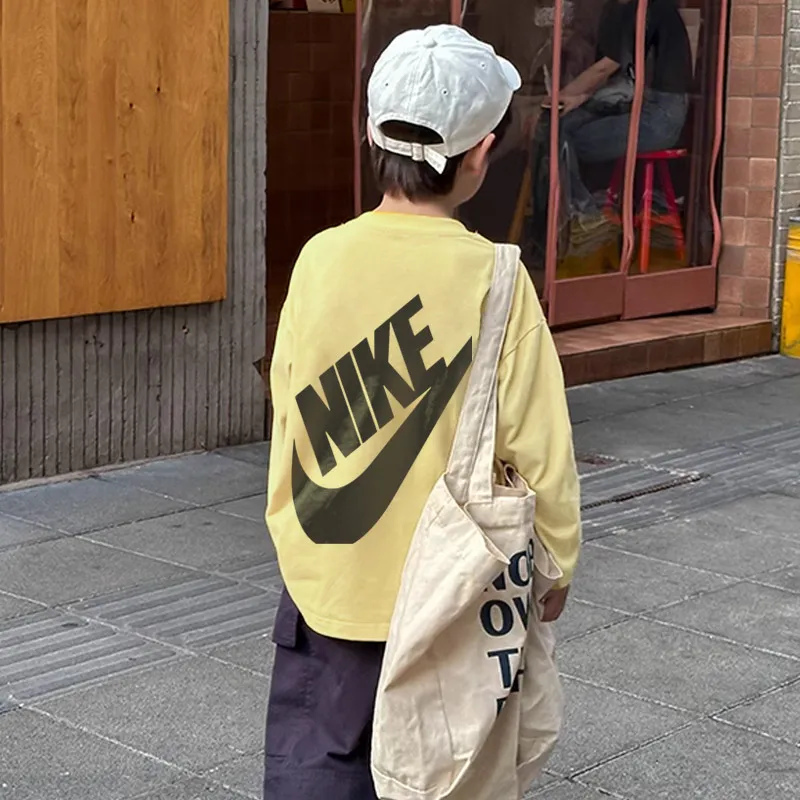 イエロー