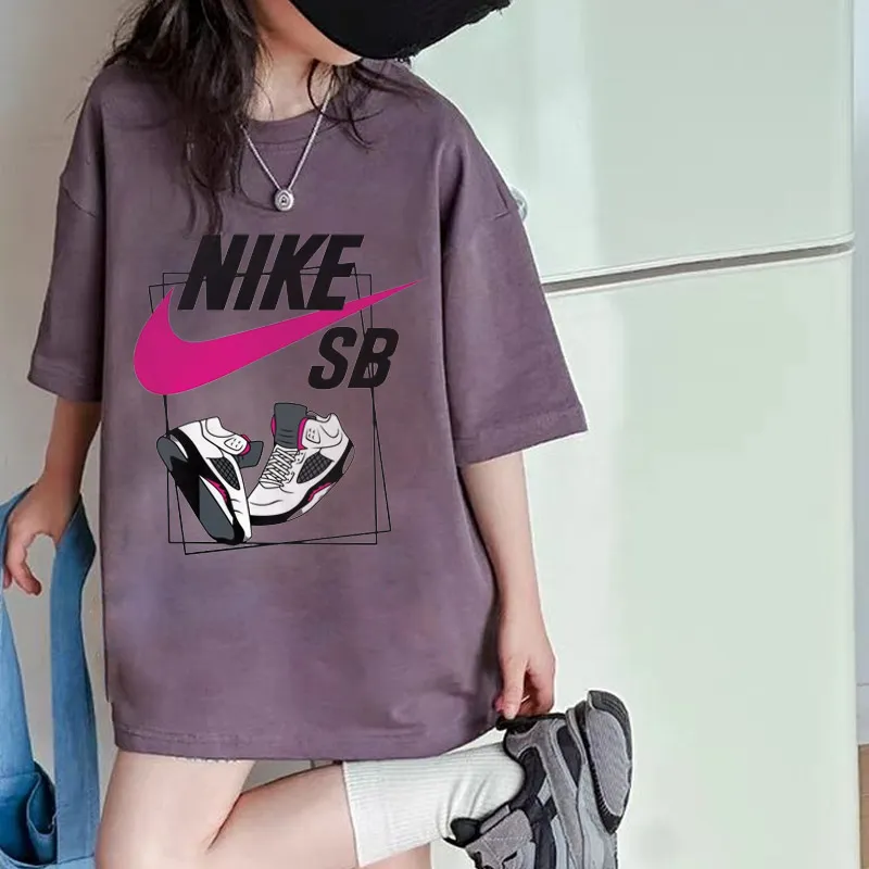 ダークグレー