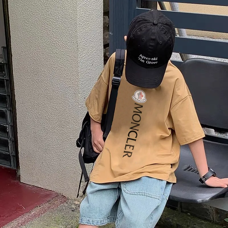 カーキ