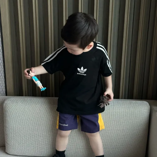ブラック