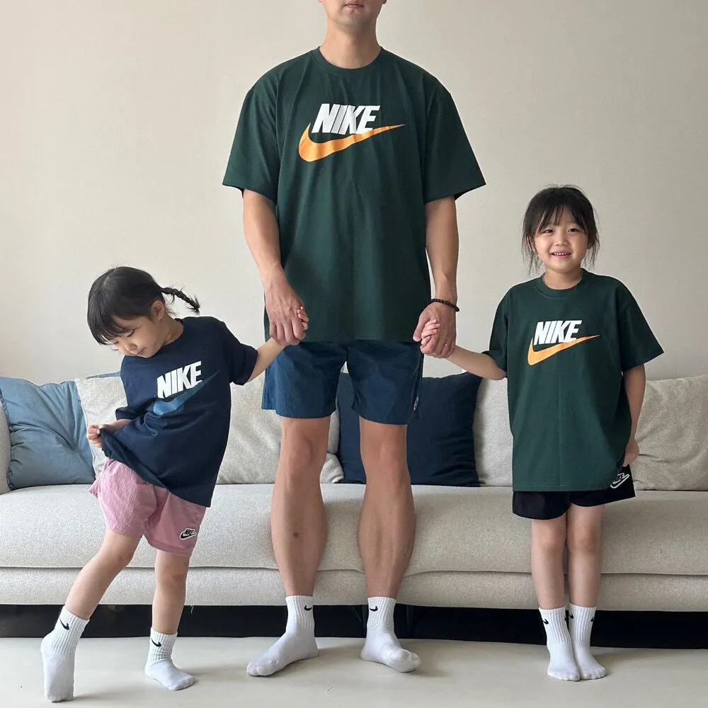 ダークグリーン