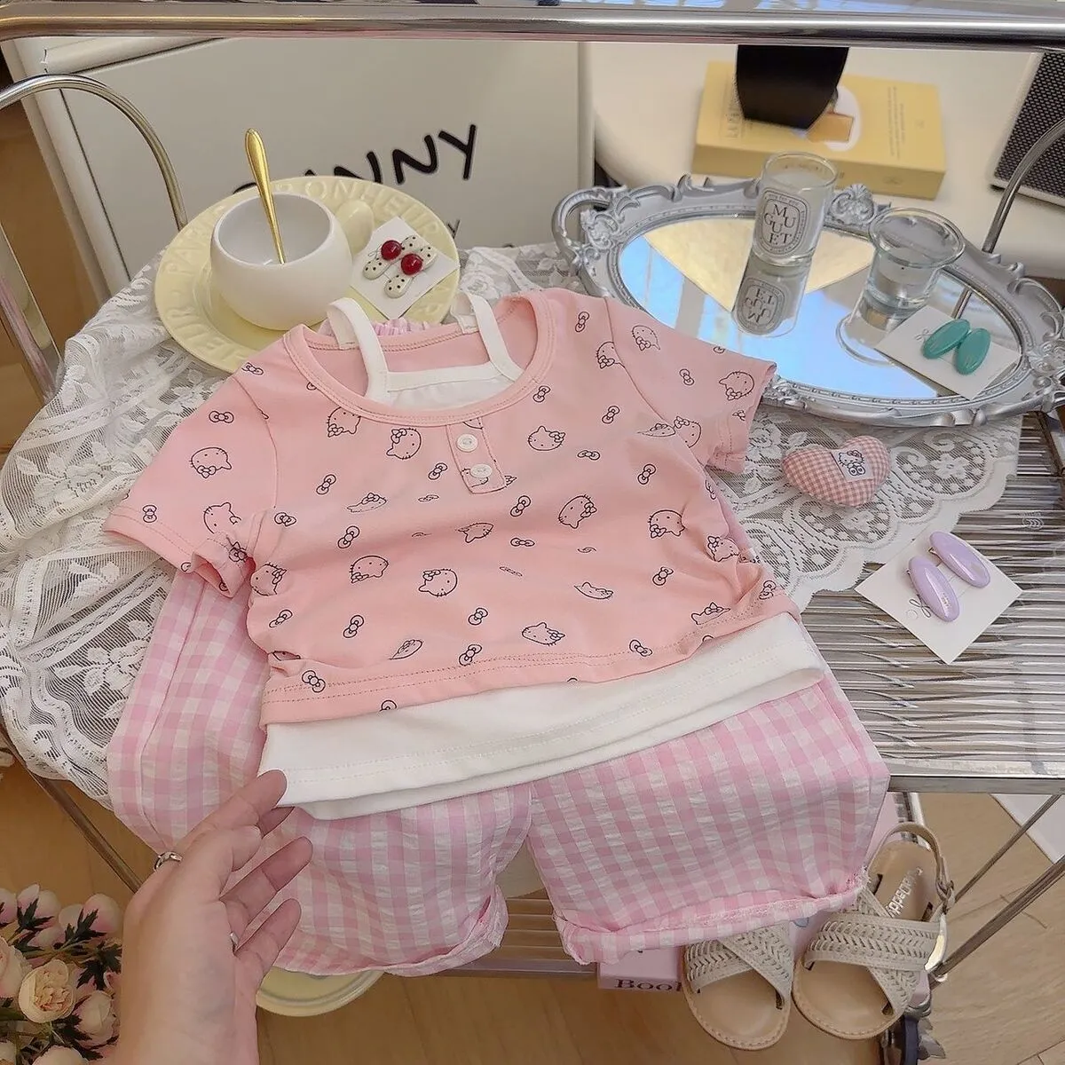 ピンク