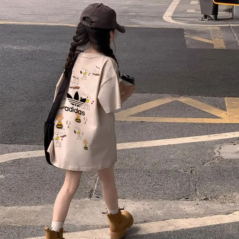 カーキ