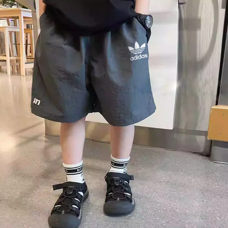 グレー