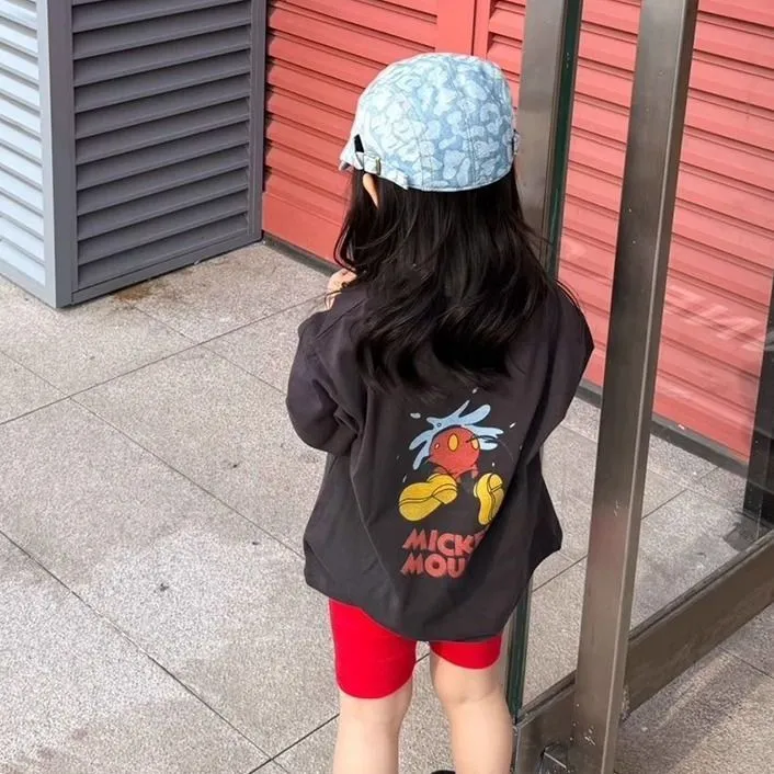 ダークグレー