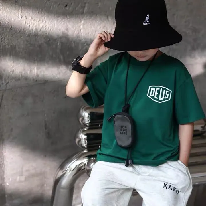 ダークグリーン