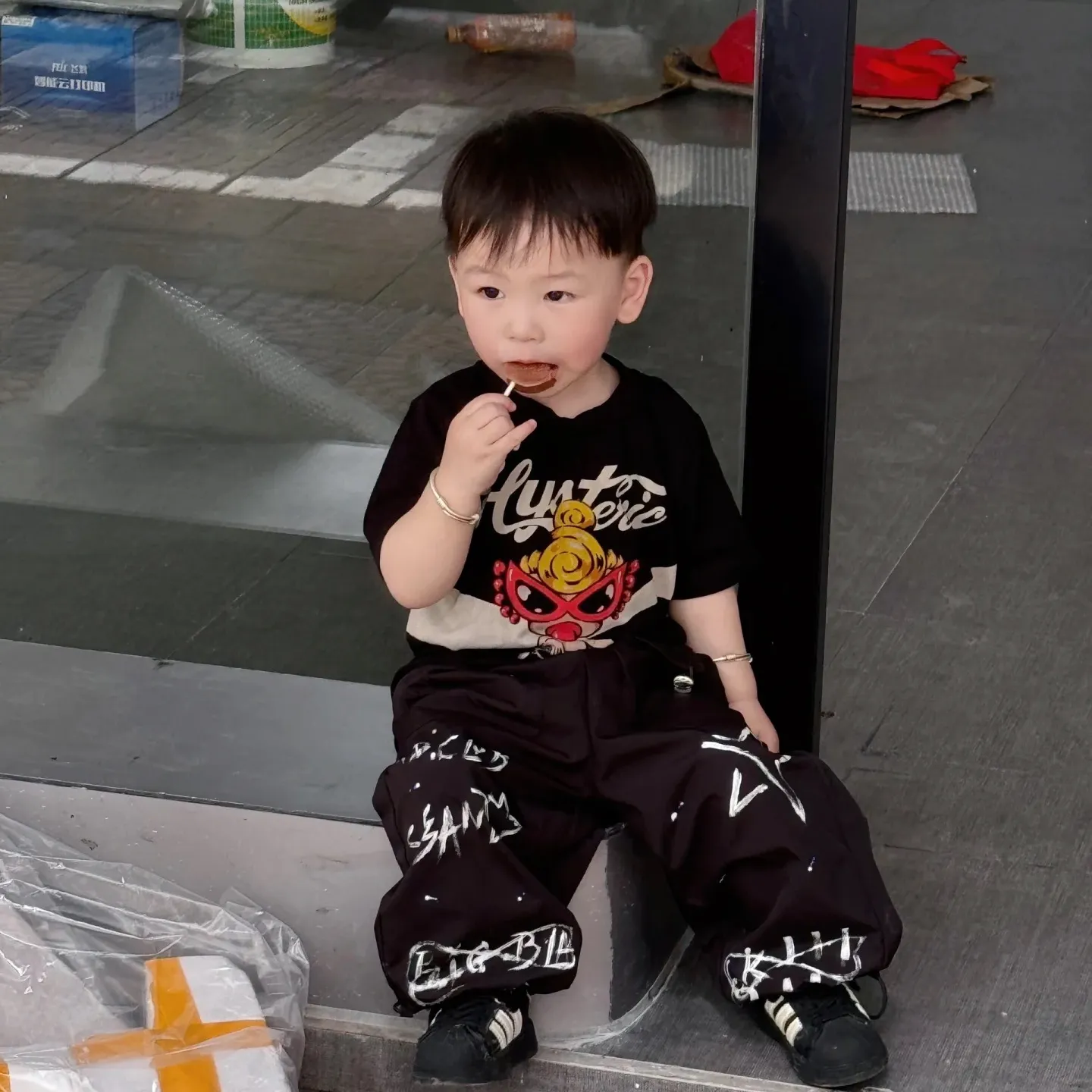 ブラック