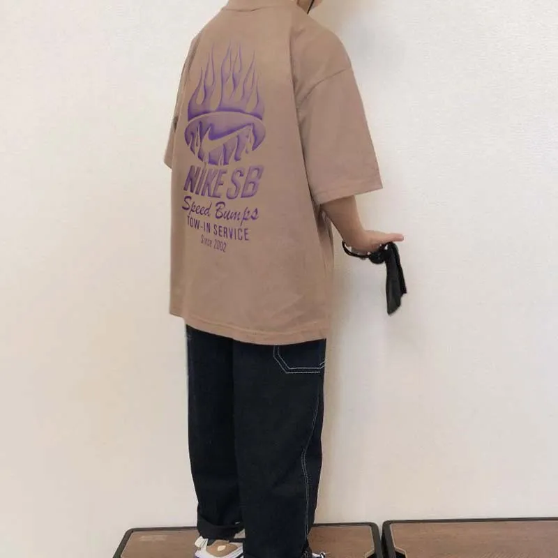 カーキ